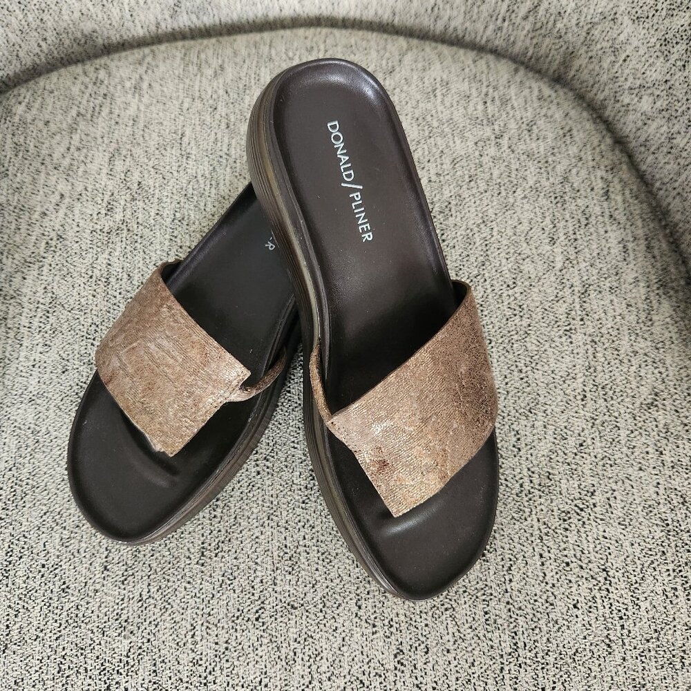Donald Pliner Fi Fi sandals size 7 1/2